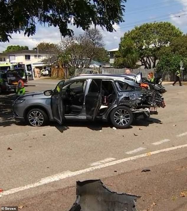 The back of the car (photo) in which the mother and baby were sitting was torn off and deformed by the force.