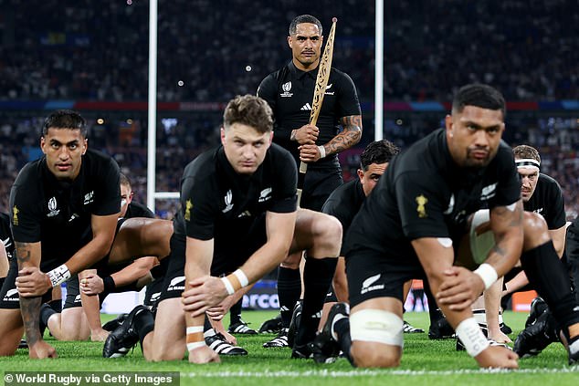 The introduction of the hoe was the first significant change to the haka the team has performed since 2005