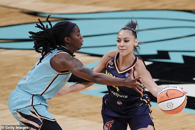 Gondrezick passes the ball in 2021 as New York Liberty's Jazmine Jones defends