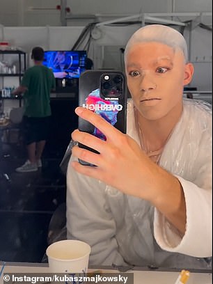 The singer posted the behind-the-scenes makeup process before his performance