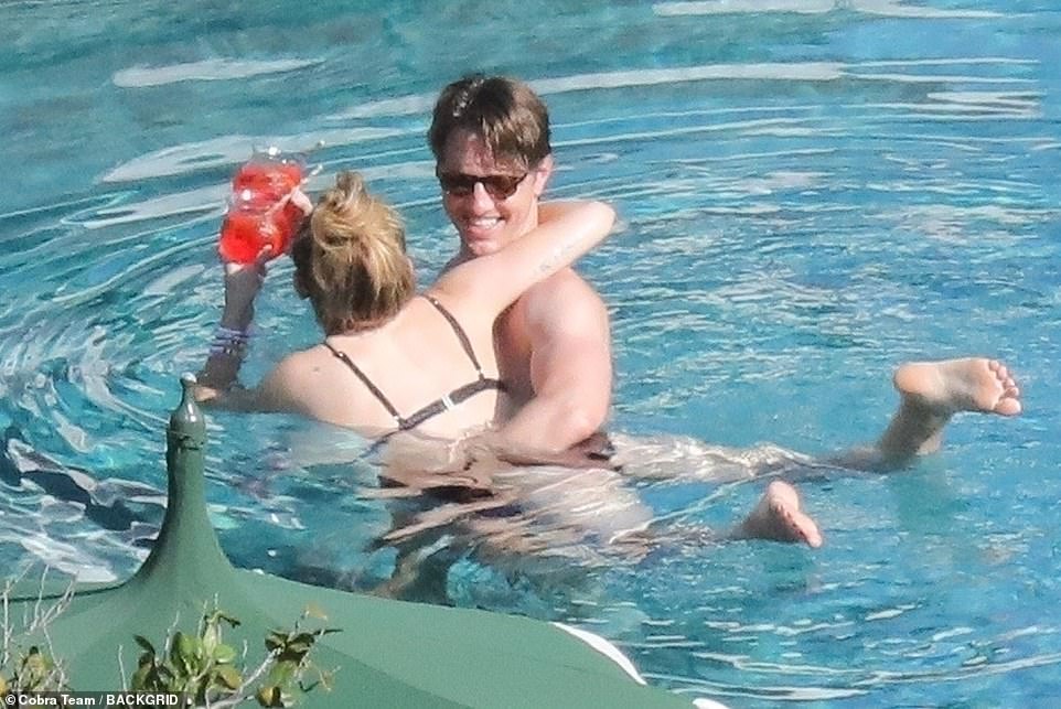 Swimming lesson: He held his wife while looking at her buttocks;  both impressively didn't spill their drinks