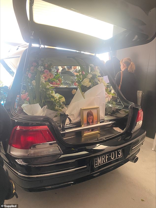 In the photo: the hearse with Leonia Picone's coffin after the funeral service on Wednesday