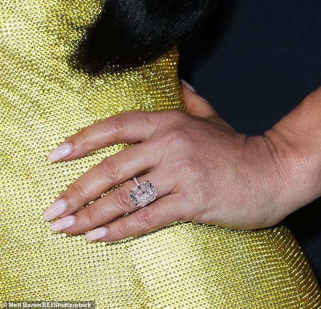 She was depicted wearing a ring with diamonds and a massive stone on it