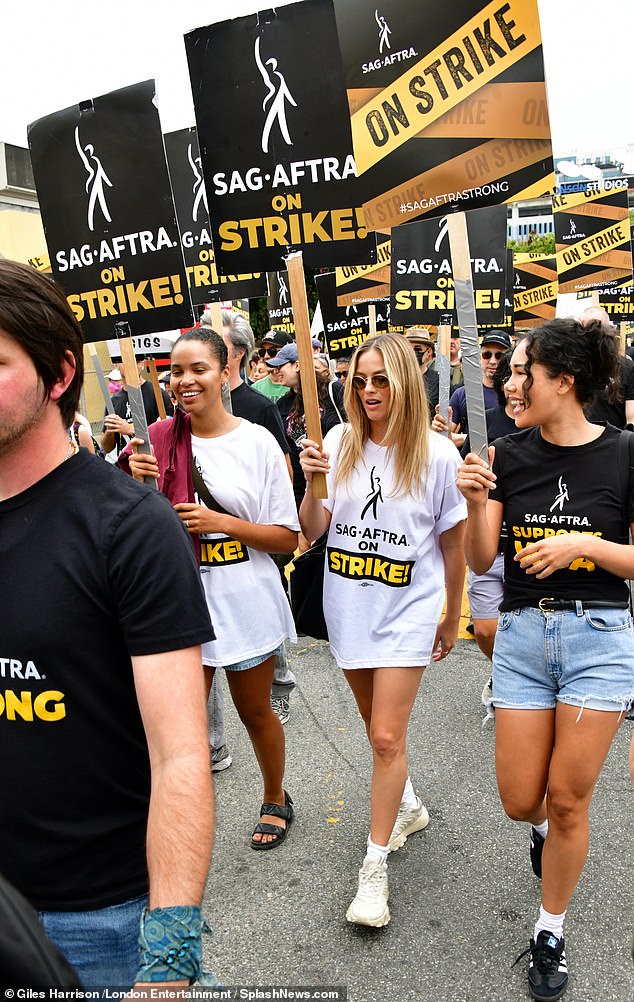 Showing her support, she waved a poster and wore a SAG-AFTRA T-shirt