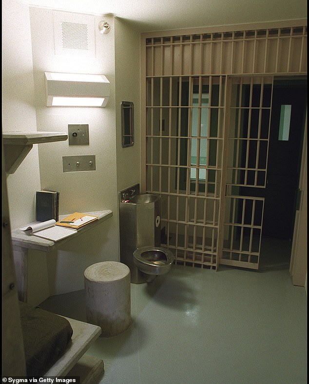 In the same room, the prisoners have a toilet, a sink and a miniature mirror 