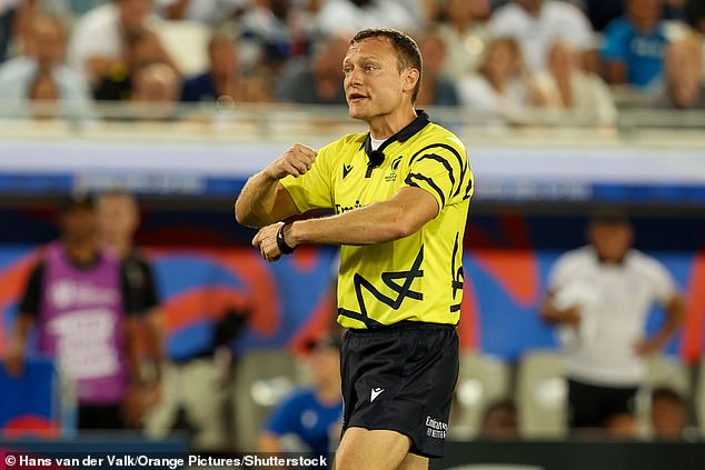 Ref Matthew Carley should have given Wales more than one yellow card in a frantic final