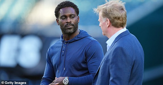 PHILADELPHIA, PENNSYLVANIA – SEPTEMBER 14: Former NFL quarterback Michael Vick stands with NFL Commissioner Roger Goodell before the game between the Minnesota Vikings and the Philadelphia Eagles at Lincoln Financial Field on September 14, 2023 in Philadelphia, Pennsylvania.  (Photo by Mitchell Leff/Getty Images)