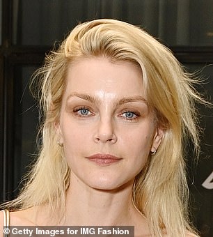 Jessica Stam turned out to have the best ratio between the distance across her jawline and the distance across the center of her face