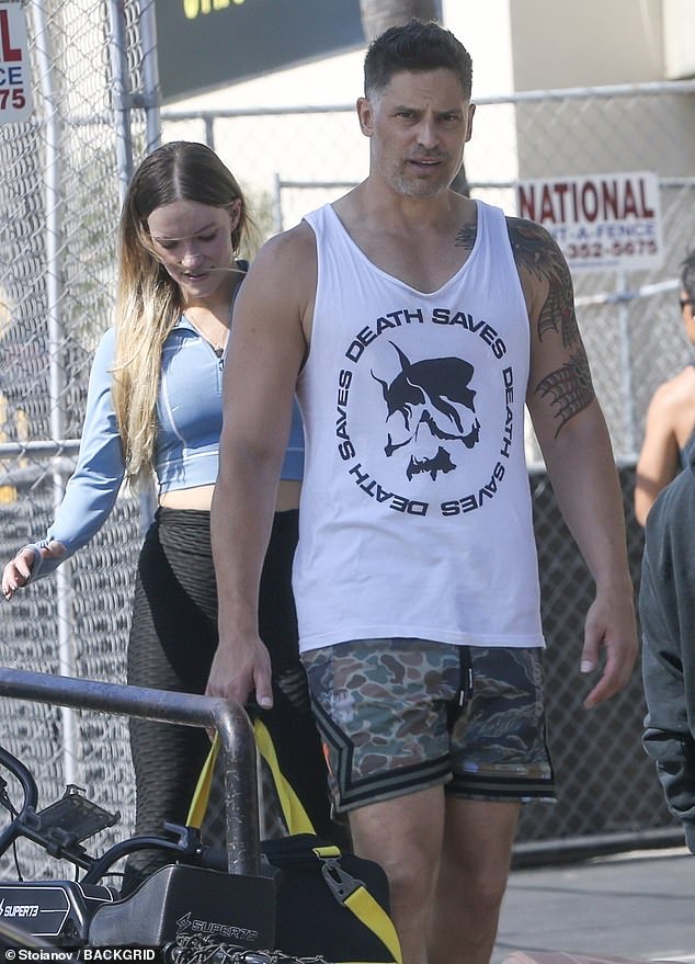 They were in sync: the honey-haired beauty stayed right behind the salt-and-pepper hunk who has a lot of tattoos