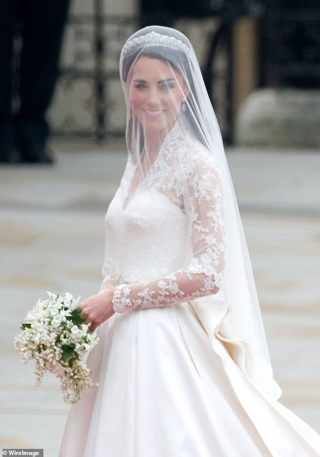 1694855257 435 She created Kate Middletons most famous frock but didnt