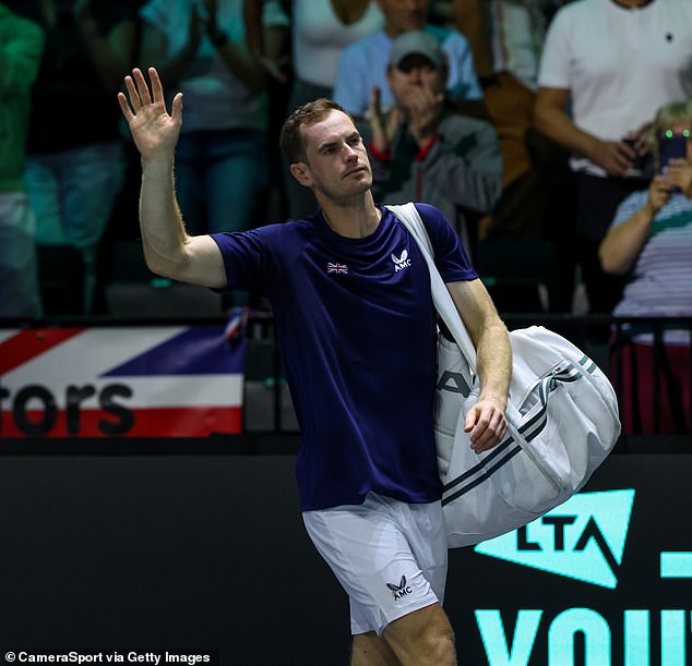 Murray received prolonged applause from the 9,000 attendees at the AO Arena in Manchester