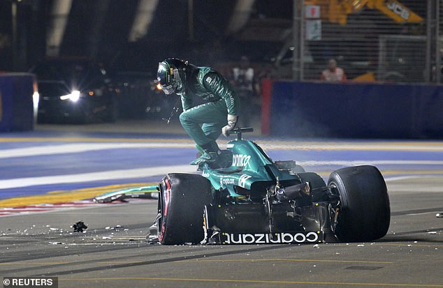 Stroll lost control in the final corner and crashed violently into the barrier, but was fortunately able to get out of his car and report to his Aston Martin team that everything was fine