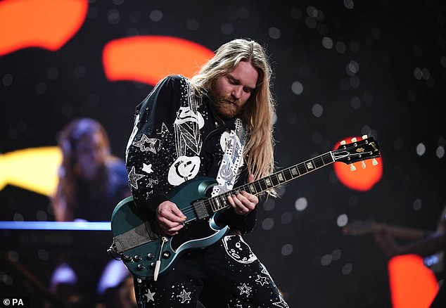 Space Man singer Sam Ryder performs at the closing ceremony of the Invictus Games