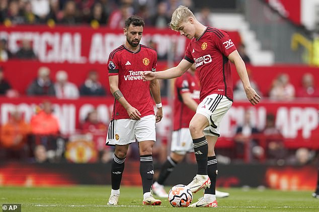 Just before half-time, Rasmus Hojlund (right) had a goal disallowed due to United's problems, having now lost several Premier League games