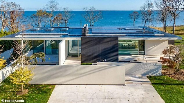 The couple rented out their $3.5 million (AU$5 million) holiday home in The Hamptons, New York, seeking a whopping $166,666 (AUD$241,300) per month from tenants during the winter months