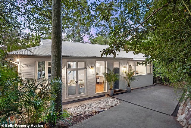 The 37-year-old singer has also reduced the price of the two-storey, four-bedroom property from $2.5 million to $2.45 million, The Sunday Telegraph reports.