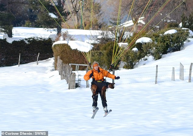 She climbs with the dog on her heel and sometimes reaches peaks of up to 2500 meters high