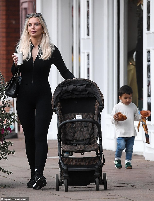 Ensemble: The actress kept it comfortable on her daily walk in a pair of black sneakers, and accessorized with a black shoulder bag