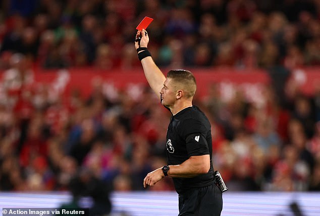 The referee quickly ruled that there was violent behavior and awarded Foster a red card