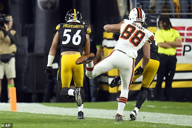 The linebacker came in from the 30-yard line and gave the Steelers the perfect start to the game