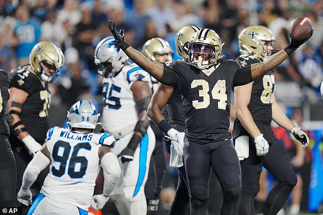 Tony Jones Jr scored two touchdowns as the Saints went 2-0 for the first time since 2013