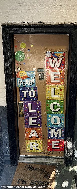 A sign on the front door of the daycare, with the word “learn” misspelled