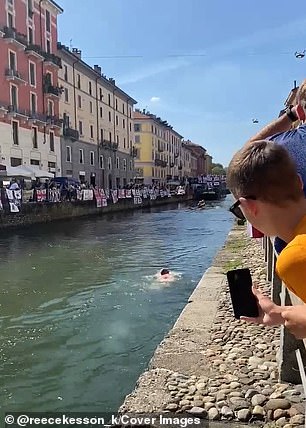 The supporter quickly lost his stamina and the Milanese rowers took the advantage