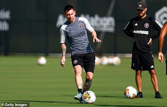 FORT LAUDERDALE, FLORIDA - SEPTEMBER 19: Lionel Messi #10 of Inter Miami CF trains during an Inter Miami CF practice session at Florida Blue Training Center on September 19, 2023 in Fort Lauderdale, Florida.  (Photo by Megan Briggs/Getty Images)