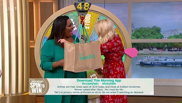 1695298712 536 Cheeky presenting duo Alison Hammond and Holly Willoughby get the