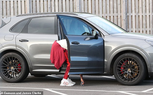 The problems dealing with the Man United goalkeeper continued when he dropped his car keys