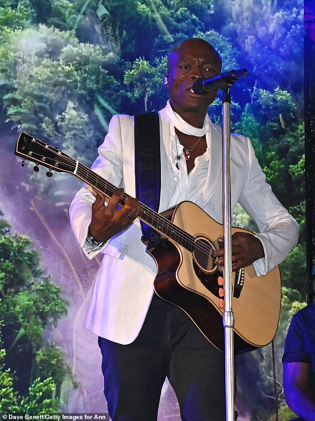 Performance: This memorable event featured four-time Grammy winner Seal as he sang a medley of his soulful hits