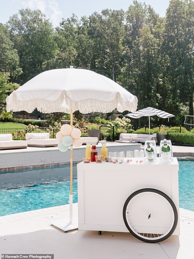 Guests were also invited to join in for a convivial alcoholic and non-alcoholic drink as a juice and champagne bar was set up near the pool