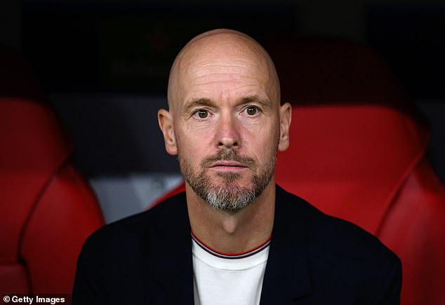 Ten Hag desperately needs a victory over Burnley at Turf Moor to ease the rumors of a crisis