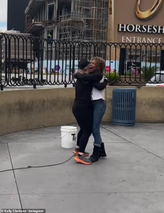 Happy moment: Once the busker realized who Kelly was, the two ladies shared a hug