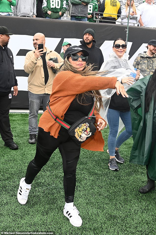 Cast: Nicole “Snooki” Polizzi, Mike “The Situation” Sorrentino, Jenni “JWow” Farley, Sammi “Sweetheart” Giancola and Deena Cortese threw the football around with Jets cornerback Bryce Hall at MetLife Stadium in East Rutherford, New Jersey