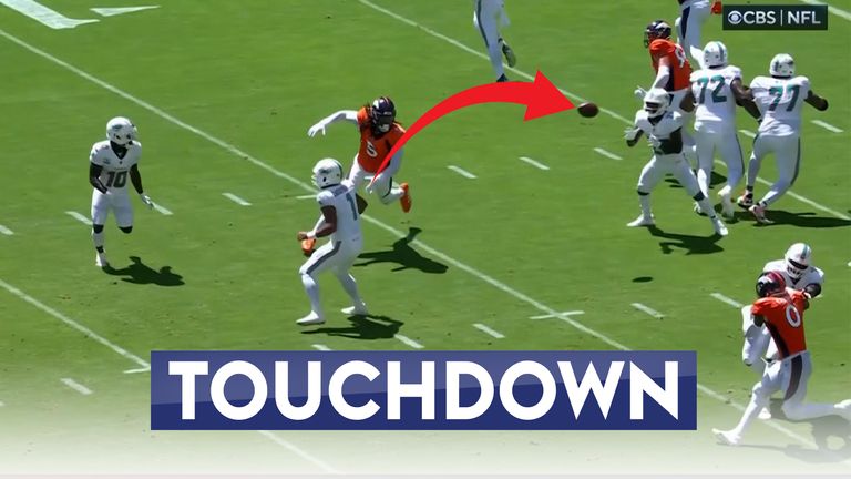 A smart play design from the Miami Dolphins, perfectly executed by Tua Tagovailoa as he finds De'Von Achane with this smart no-look pass for the touchdown