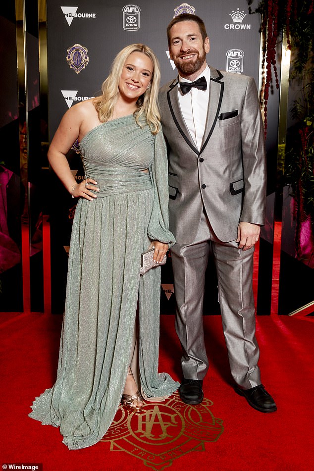 The father and daughter recovered from their red carpet and posed for photos