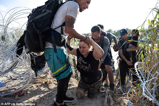 Four men helped the Honduran migrant and her two-year-old daughter cross the river on a rubber ring