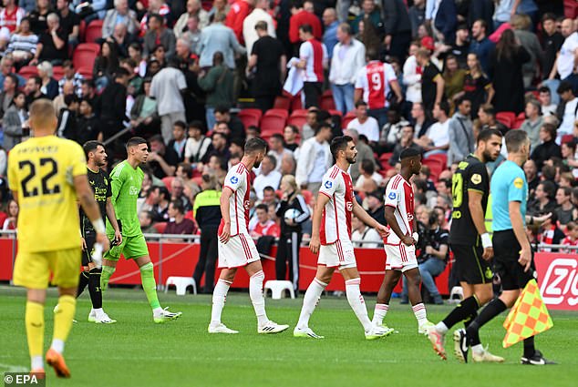 Ajax and Feyenoord return on Wednesday afternoon to end the match without an audience