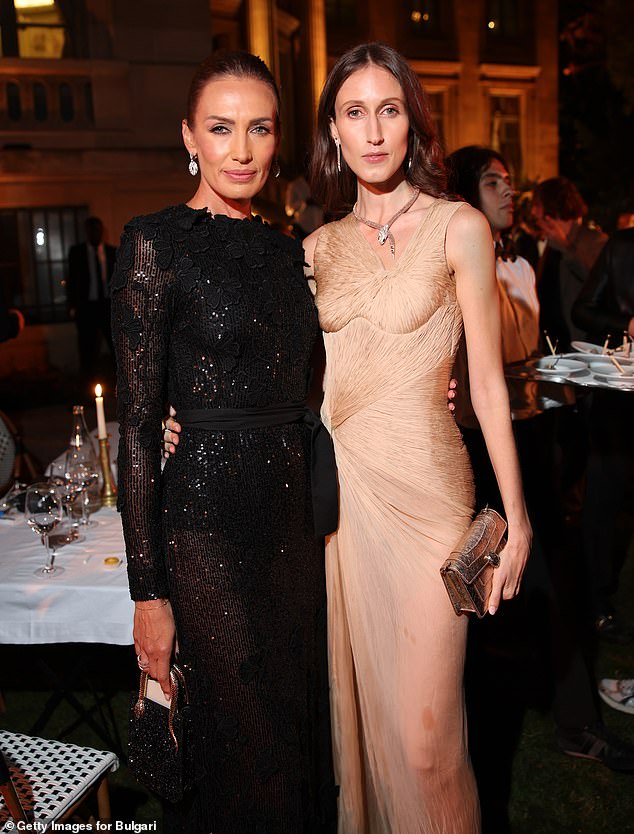 Unbelievable: Nieves Alvarez looked nothing short of sensational in a figure-hugging black sequin dress as she posed with Anna