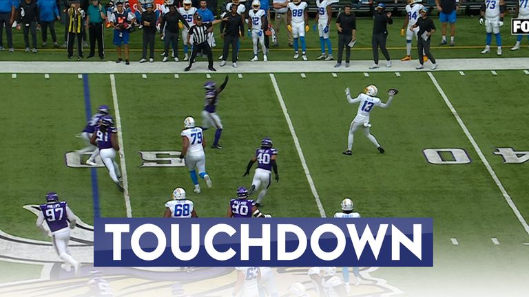 Los Angeles Chargers extend their lead with this incredible trick play as Keenan Allen throws fellow wide receiver Mike Williams for the touchdown. 