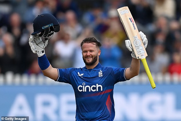 England looked set to score a huge score after Ben Duckett hit his maiden ODI hundred