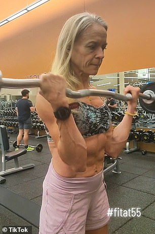 In a recent video, the hybrid athlete celebrated her toned physique as she performed a series of controlled barbell curls in the gym