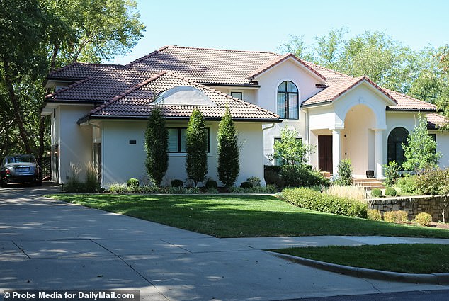 Located in the Briarcliff West area of ​​Kansas City, Travis' home features four bedrooms, seven bathrooms, four fireplaces and a pool