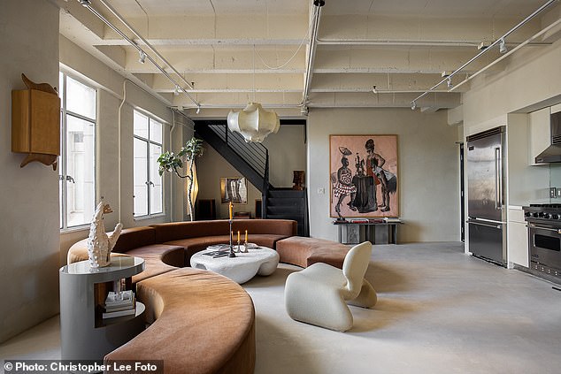 Solange recently showed off her intimate loft overlooking downtown Hollywood.  Solange's center is now an eclectic, minimalist space, with commissioned work from Black artists and an array of trinkets that bring her peace