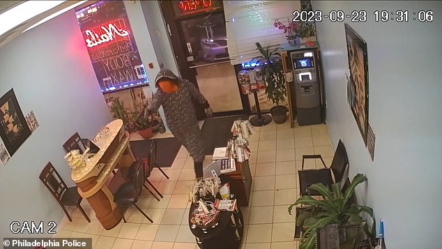 The video then shows the pair arriving at Nails In The City three hours later with an orange bag in hand