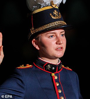 Princess Elisabeth, together with her classmates, took part in a ceremony in which the students of the 160th Promotion of Social and Military Sciences and the officer students of the 175th Polytechnic Promotion took the oath as sub-lieutenant or ensign second class