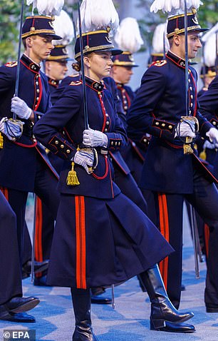 Together with her classmates, Princess Elisabeth swore her allegiance to the king during a ceremony at the academy