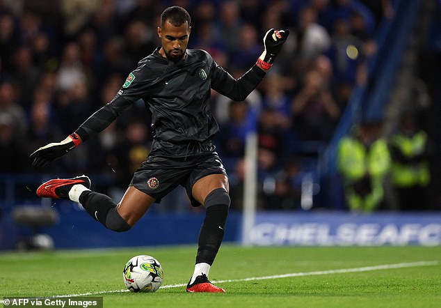 Sánchez almost gifted his former team a goal by passing the ball to Joao Pedro, but he chipped over