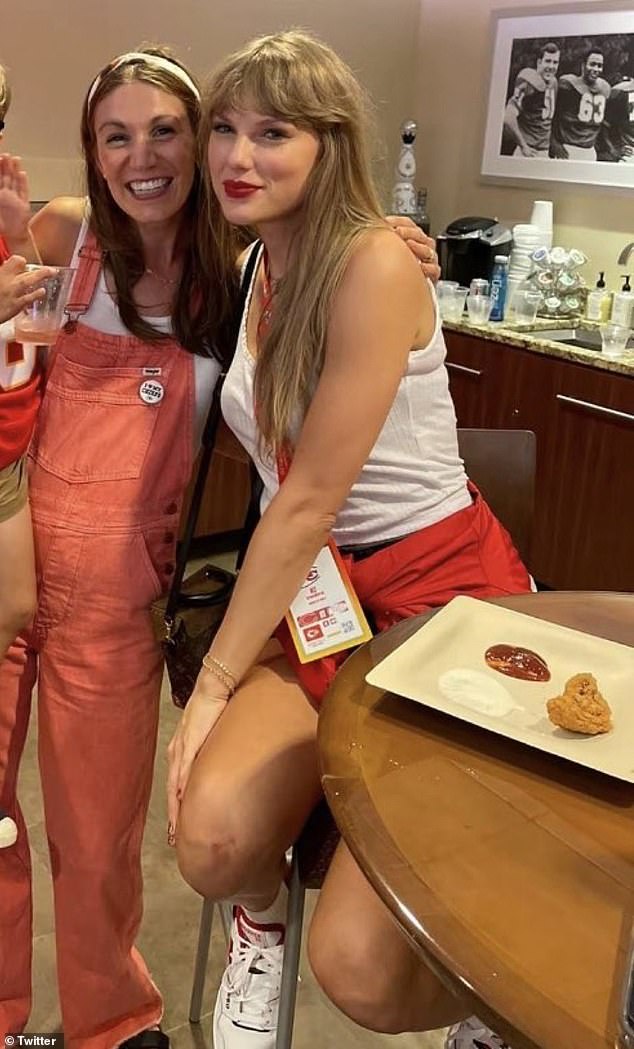 The photo that started it all!  It started after Taylor fan account, The Eras Tour, shared a photo of the 33-year-old provincial singer posing with a fan next to a plate of fried chicken and various dips